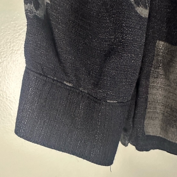 Sag Harbor Black Long sleeve Button Up Leaf Blouse w/built in tank size 14 - Picture 9 of 11